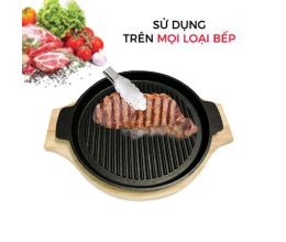 Bộ Chảo Gang Nướng Chống Dính 26cm Kèm Đế Gỗ và Kẹp Gắp